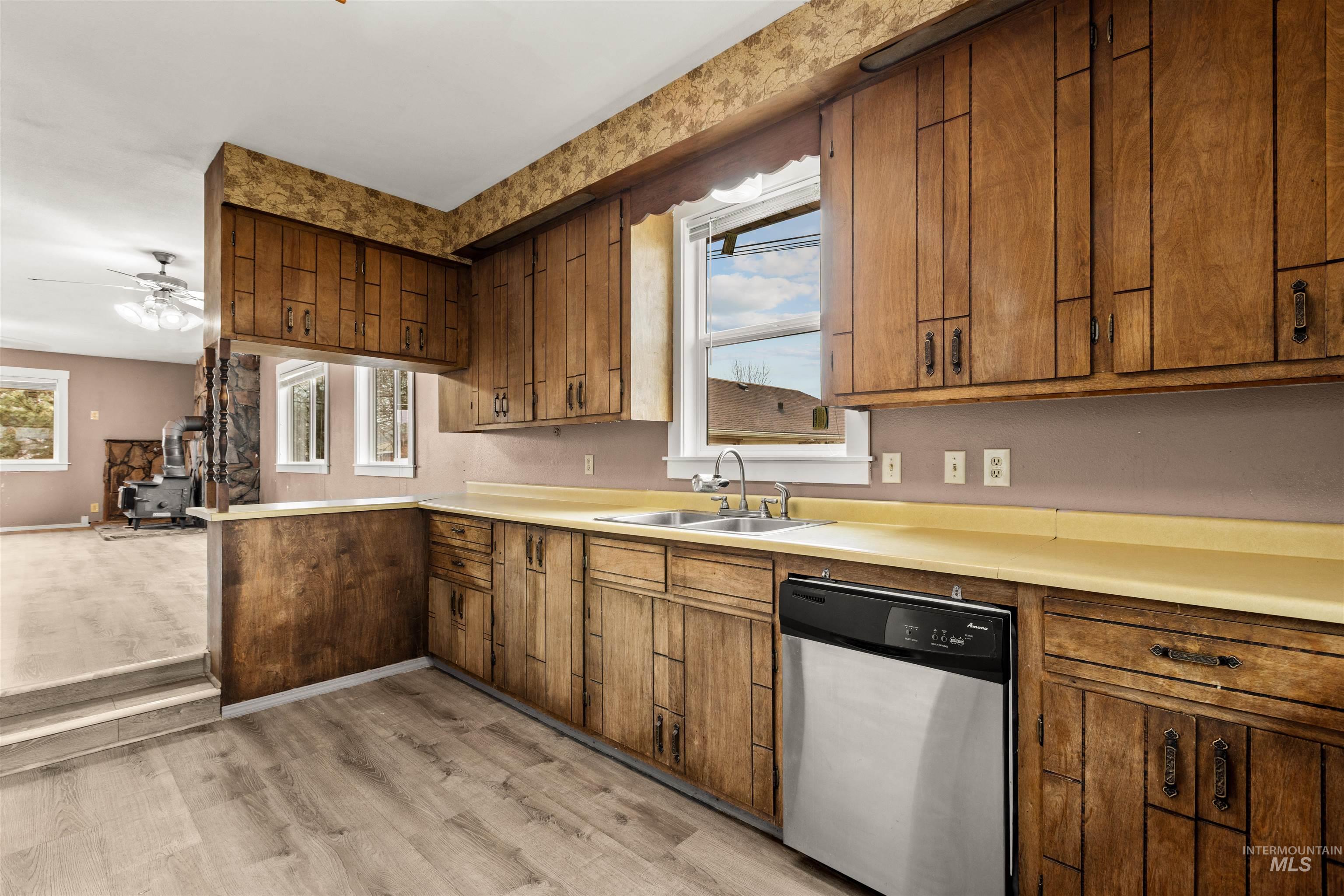 315 S Diamond St, Nampa, Idaho 83686, 3 Bedrooms, 2 Bathrooms, Residential Income For Sale, Price $450,000,MLS 98972150