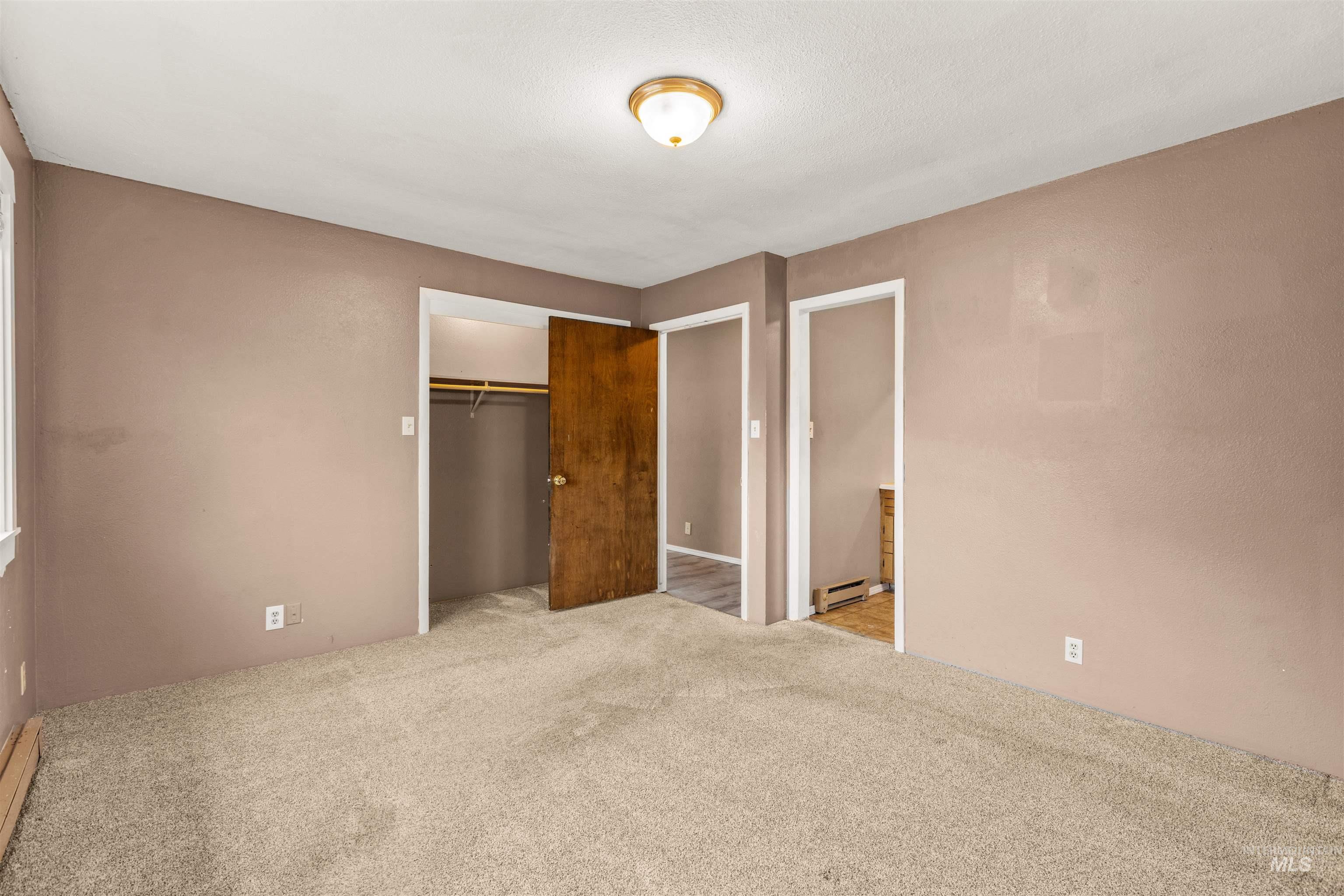 315 S Diamond St, Nampa, Idaho 83686, 3 Bedrooms, 2 Bathrooms, Residential Income For Sale, Price $450,000,MLS 98972150