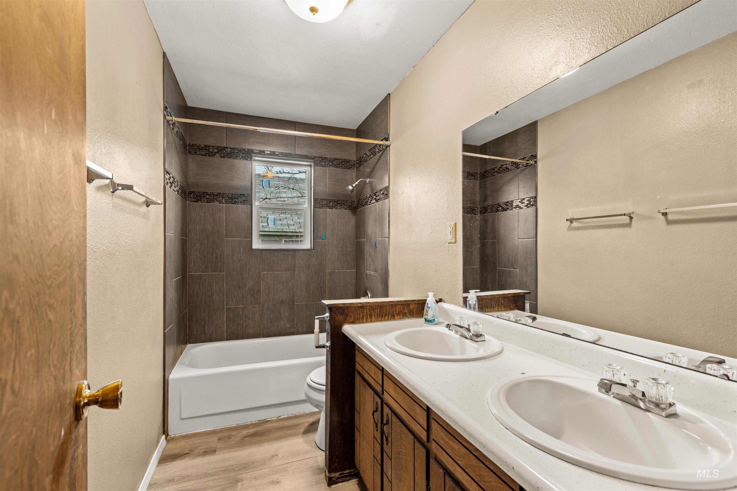 315 S Diamond St, Nampa, Idaho 83686, 3 Bedrooms, 2 Bathrooms, Residential Income For Sale, Price $450,000,MLS 98972150