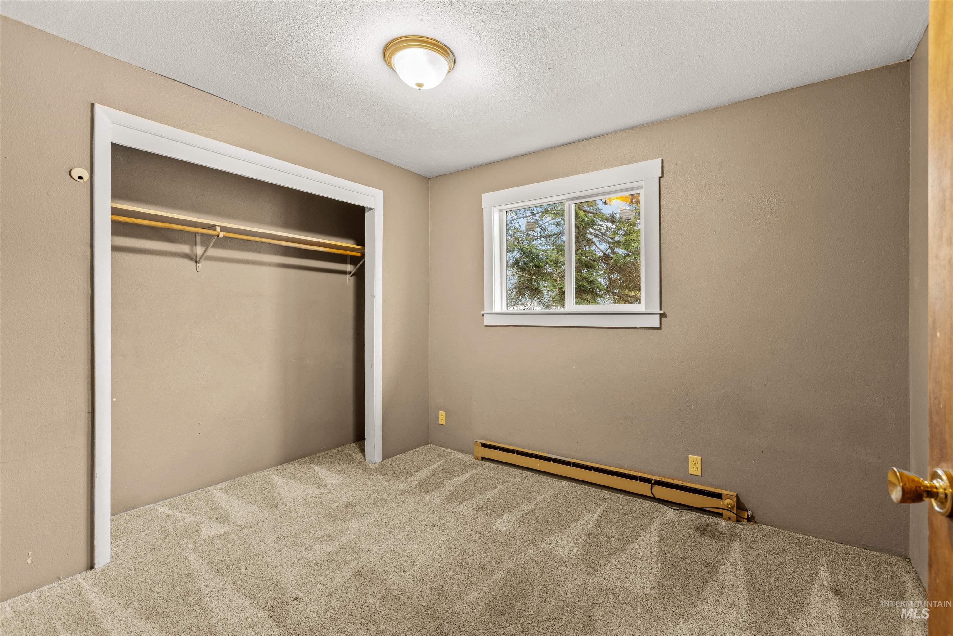 315 S Diamond St, Nampa, Idaho 83686, 3 Bedrooms, 2 Bathrooms, Residential Income For Sale, Price $450,000,MLS 98972150