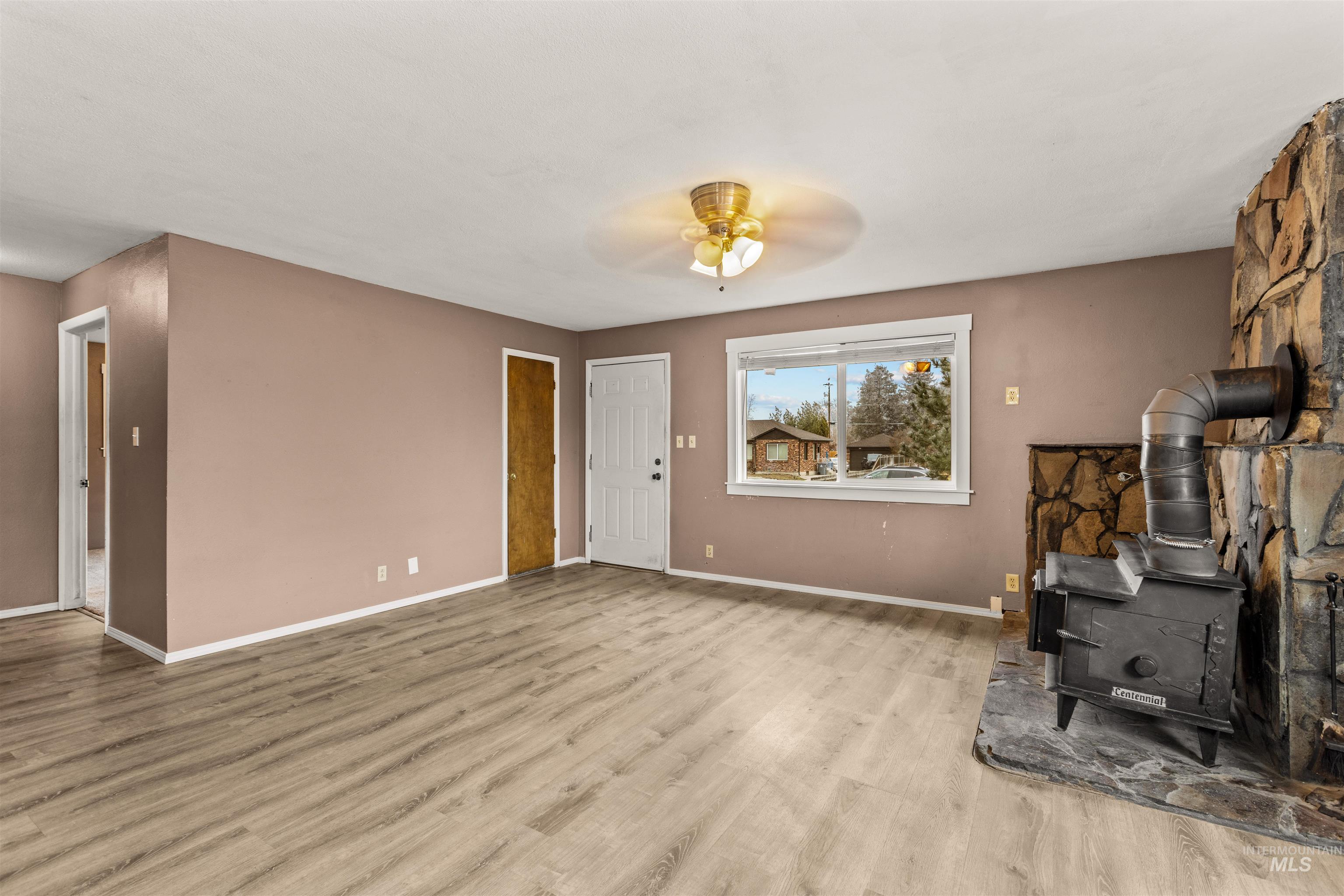 315 S Diamond St, Nampa, Idaho 83686, 3 Bedrooms, 2 Bathrooms, Residential Income For Sale, Price $450,000,MLS 98972150