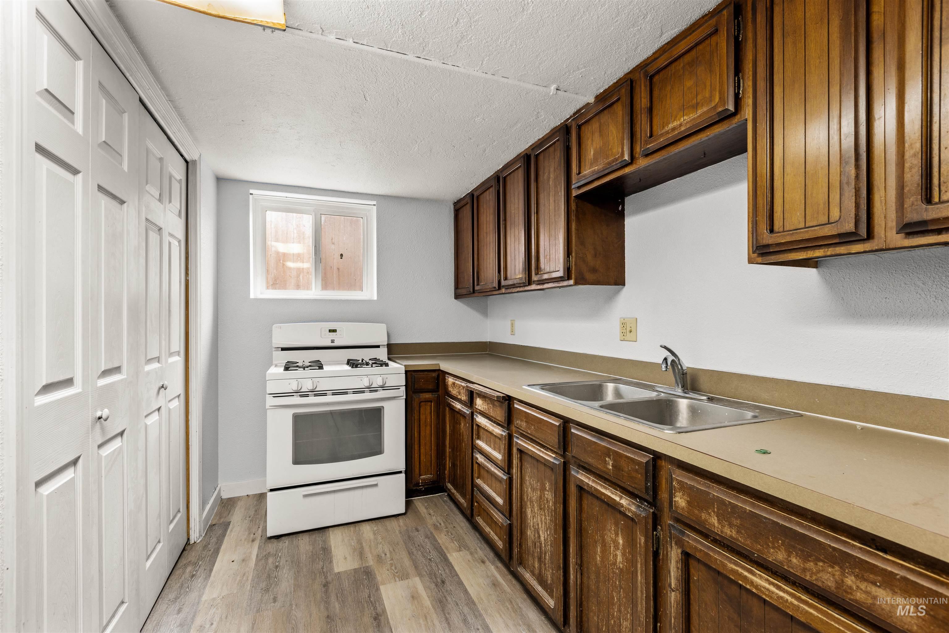 315 S Diamond St, Nampa, Idaho 83686, 3 Bedrooms, 2 Bathrooms, Residential Income For Sale, Price $450,000,MLS 98972150