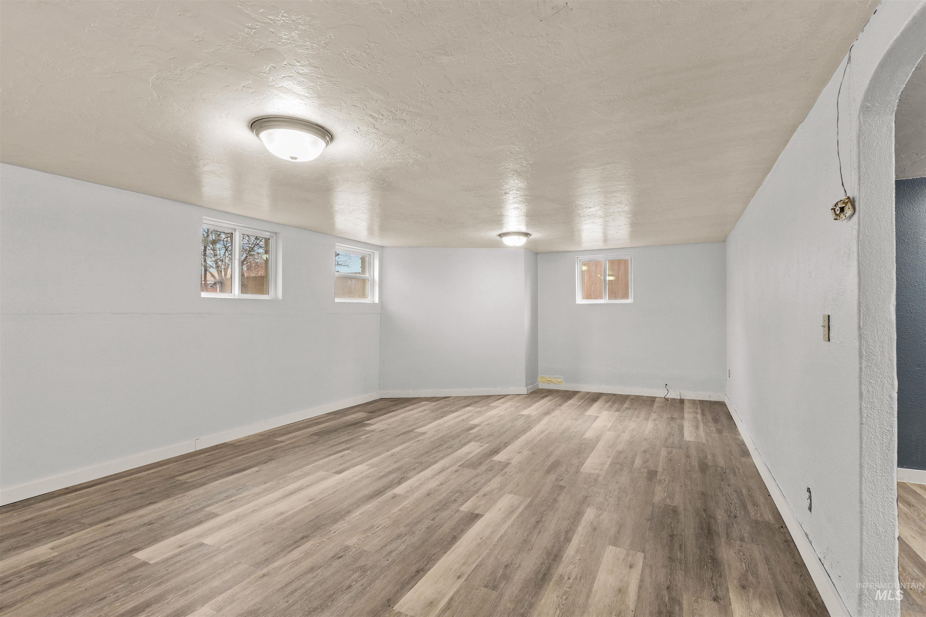 315 S Diamond St, Nampa, Idaho 83686, 3 Bedrooms, 2 Bathrooms, Residential Income For Sale, Price $450,000,MLS 98972150