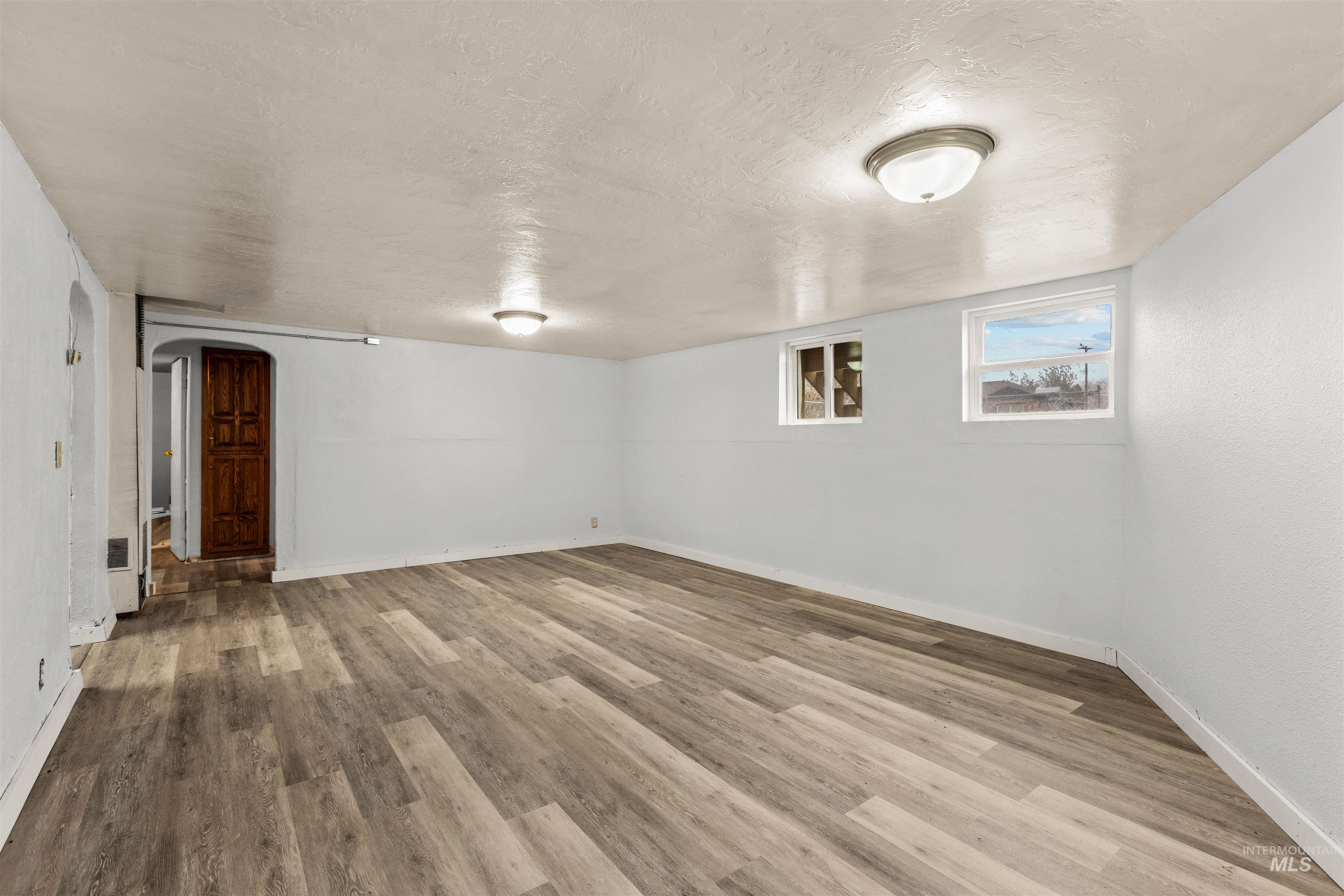 315 S Diamond St, Nampa, Idaho 83686, 3 Bedrooms, 2 Bathrooms, Residential Income For Sale, Price $450,000,MLS 98972150