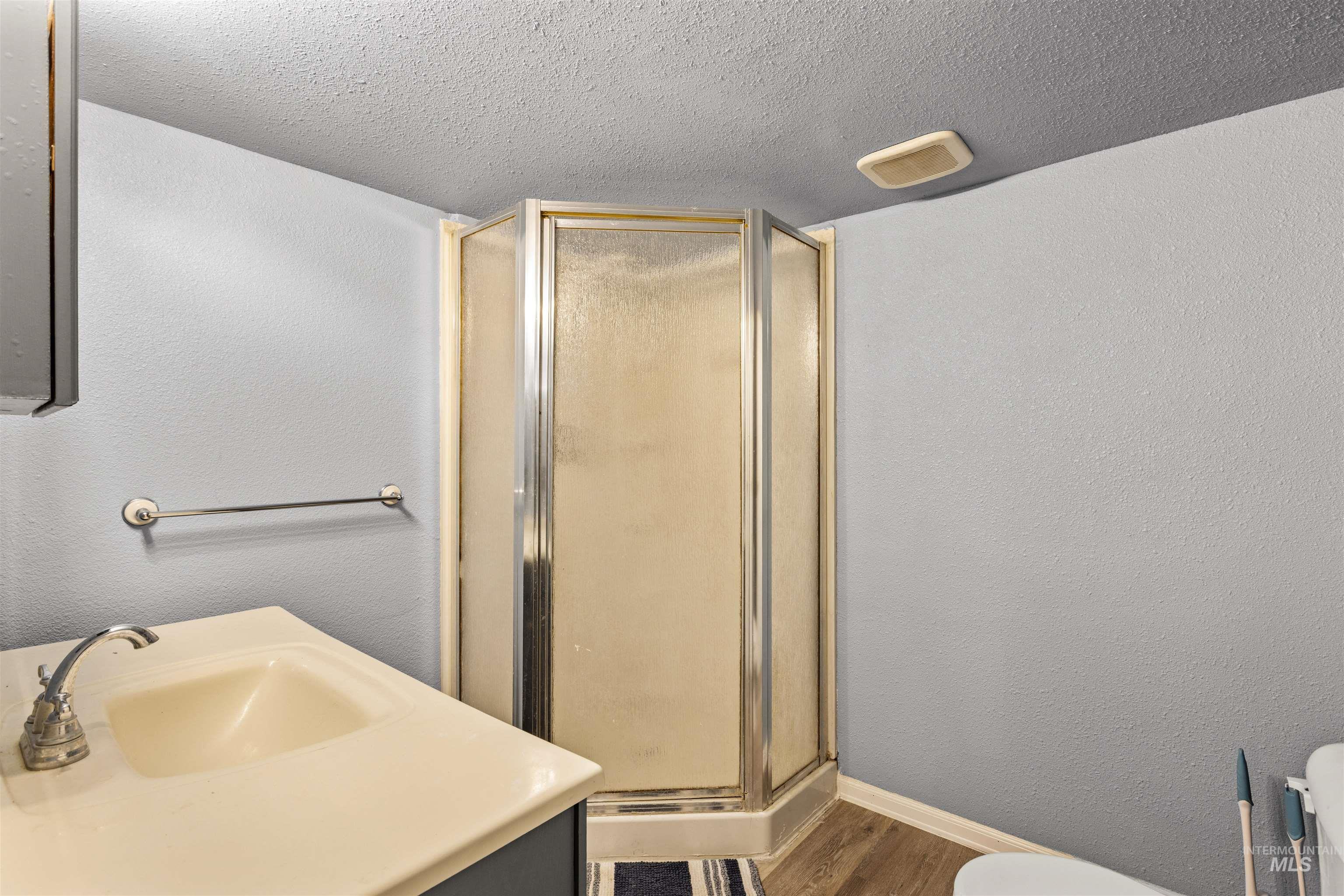 315 S Diamond St, Nampa, Idaho 83686, 3 Bedrooms, 2 Bathrooms, Residential Income For Sale, Price $450,000,MLS 98972150