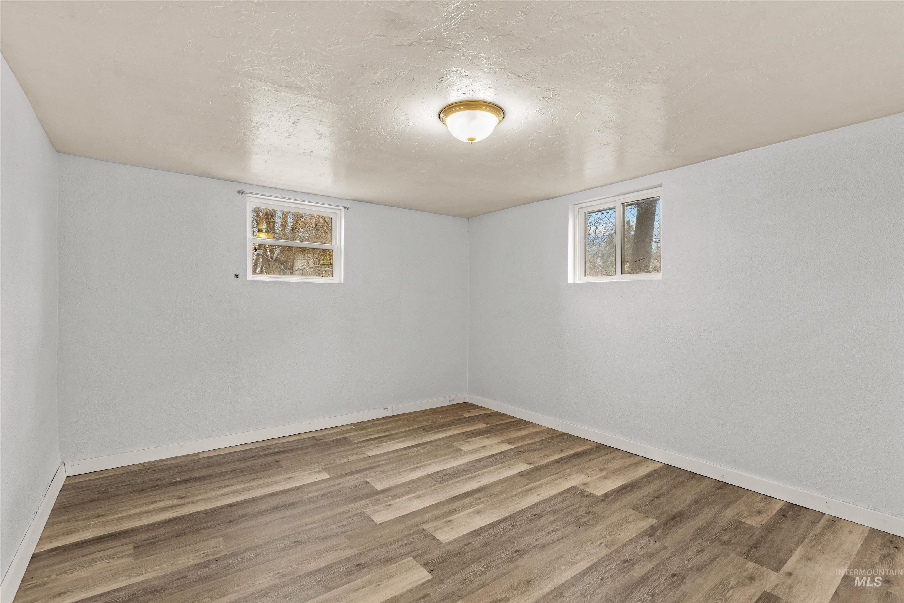 315 S Diamond St, Nampa, Idaho 83686, 3 Bedrooms, 2 Bathrooms, Residential Income For Sale, Price $450,000,MLS 98972150