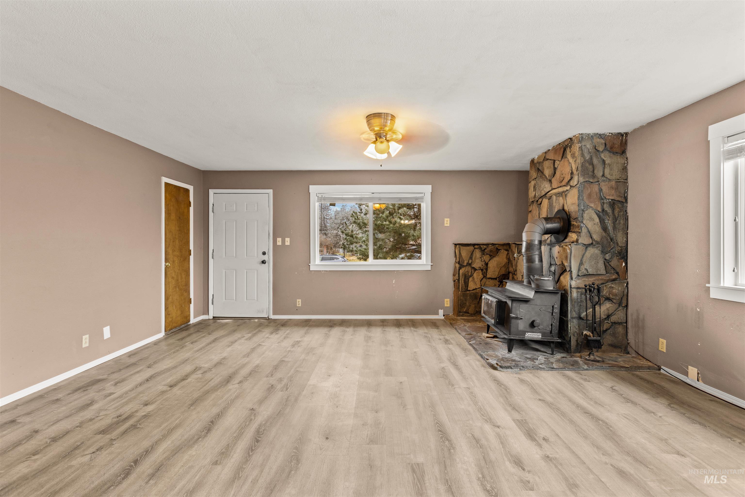 315 S Diamond St, Nampa, Idaho 83686, 3 Bedrooms, 2 Bathrooms, Residential Income For Sale, Price $450,000,MLS 98972150