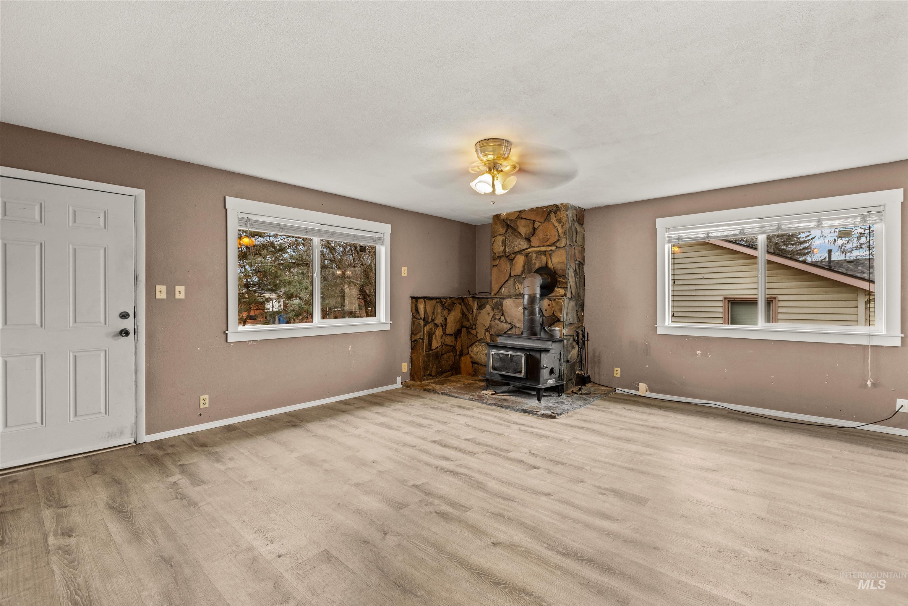 315 S Diamond St, Nampa, Idaho 83686, 3 Bedrooms, 2 Bathrooms, Residential Income For Sale, Price $450,000,MLS 98972150