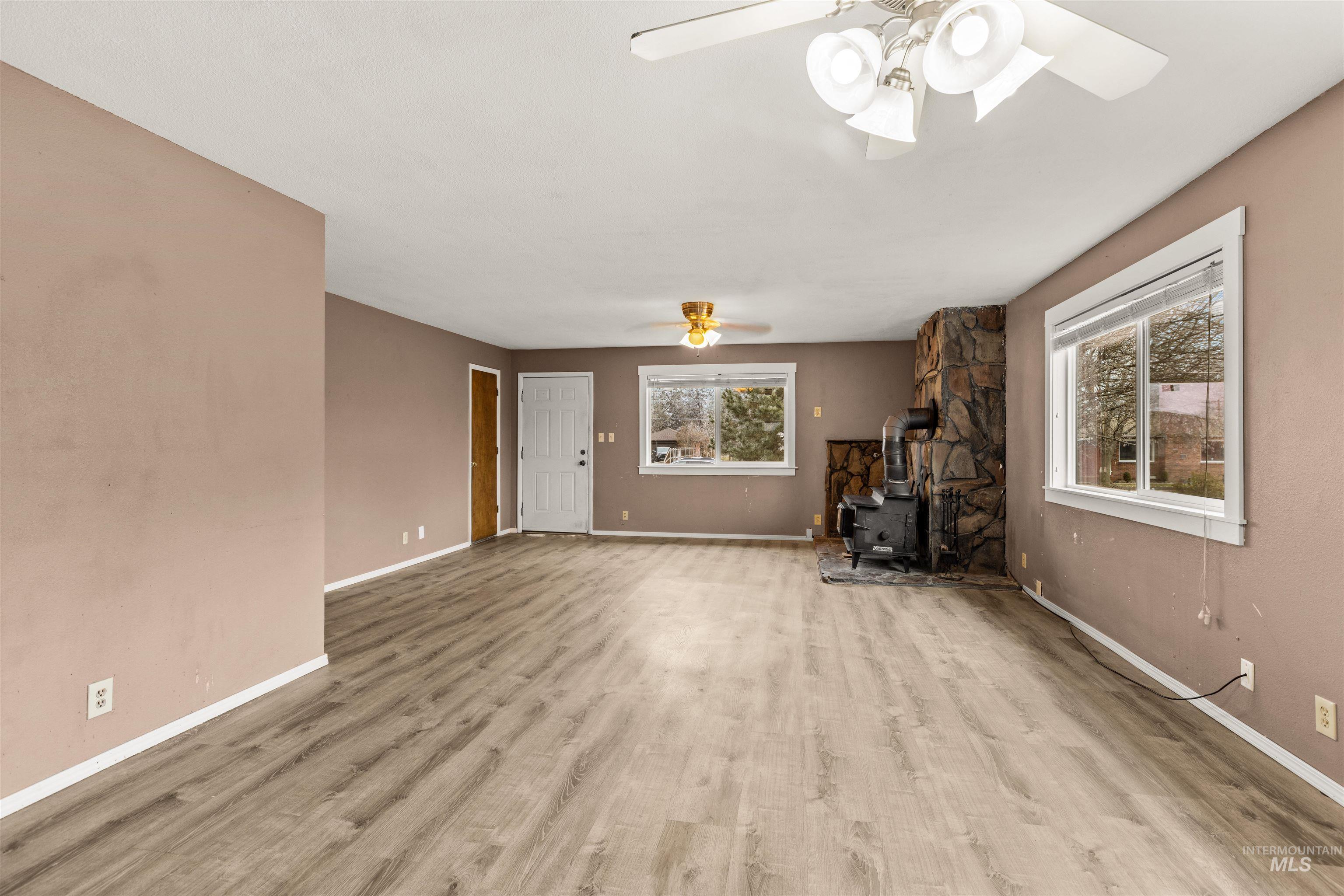 315 S Diamond St, Nampa, Idaho 83686, 3 Bedrooms, 2 Bathrooms, Residential Income For Sale, Price $450,000,MLS 98972150