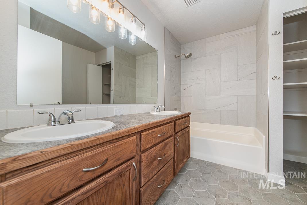 480 E Easy St, Kuna, Idaho 83634-2114, 3 Bedrooms, 1 Bathroom, Residential For Sale, Price $349,000,MLS 98972151