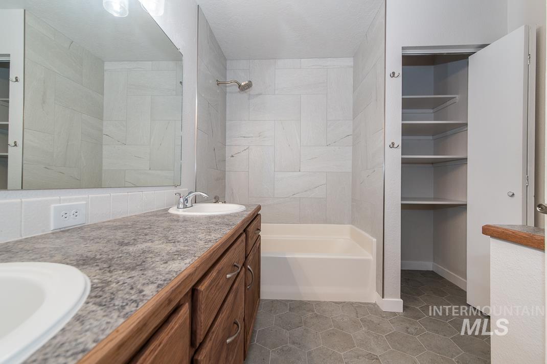 480 E Easy St, Kuna, Idaho 83634-2114, 3 Bedrooms, 1 Bathroom, Residential For Sale, Price $349,000,MLS 98972151