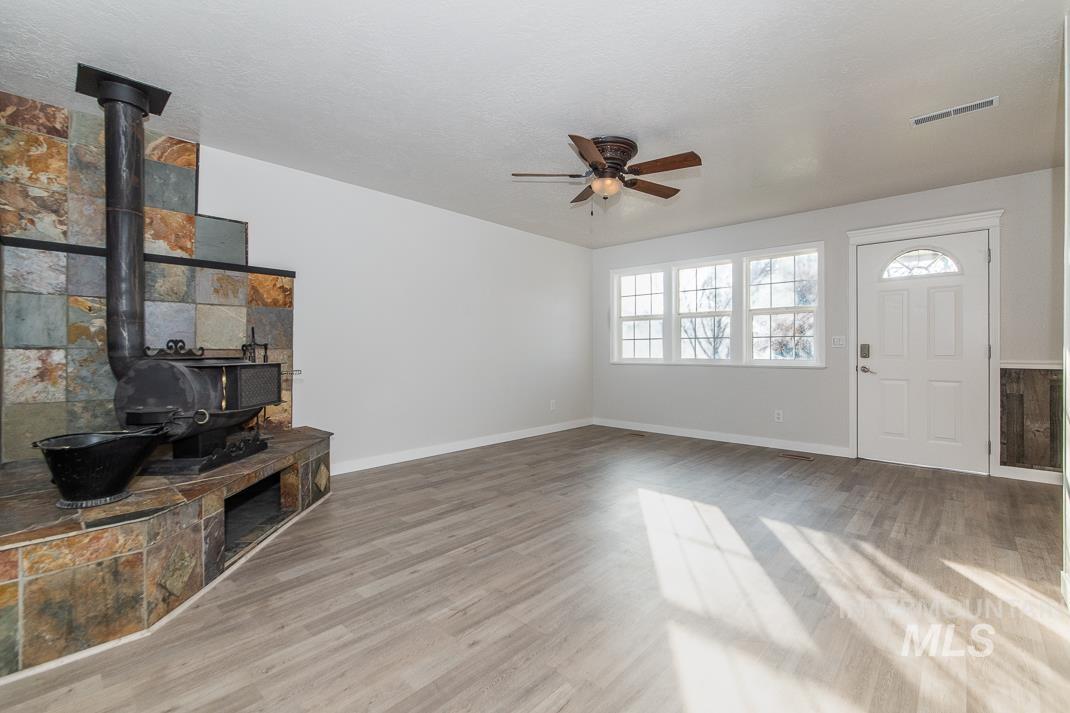 480 E Easy St, Kuna, Idaho 83634-2114, 3 Bedrooms, 1 Bathroom, Residential For Sale, Price $349,000,MLS 98972151