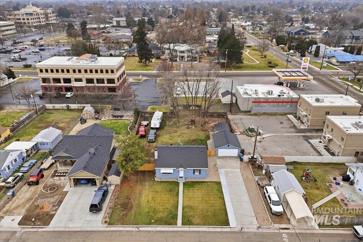 120 Mead St, Caldwell, Idaho 83605-0000, 2 Bedrooms, 1 Bathroom, Residential For Sale, Price $335,000,MLS 98972160