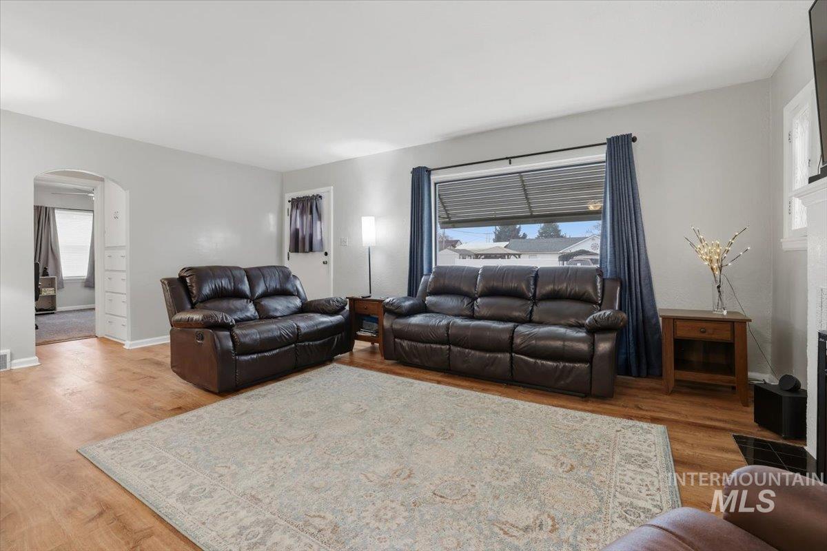 120 Mead St, Caldwell, Idaho 83605-0000, 2 Bedrooms, 1 Bathroom, Residential For Sale, Price $335,000,MLS 98972160