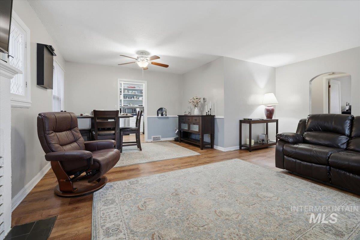 120 Mead St, Caldwell, Idaho 83605-0000, 2 Bedrooms, 1 Bathroom, Residential For Sale, Price $335,000,MLS 98972160