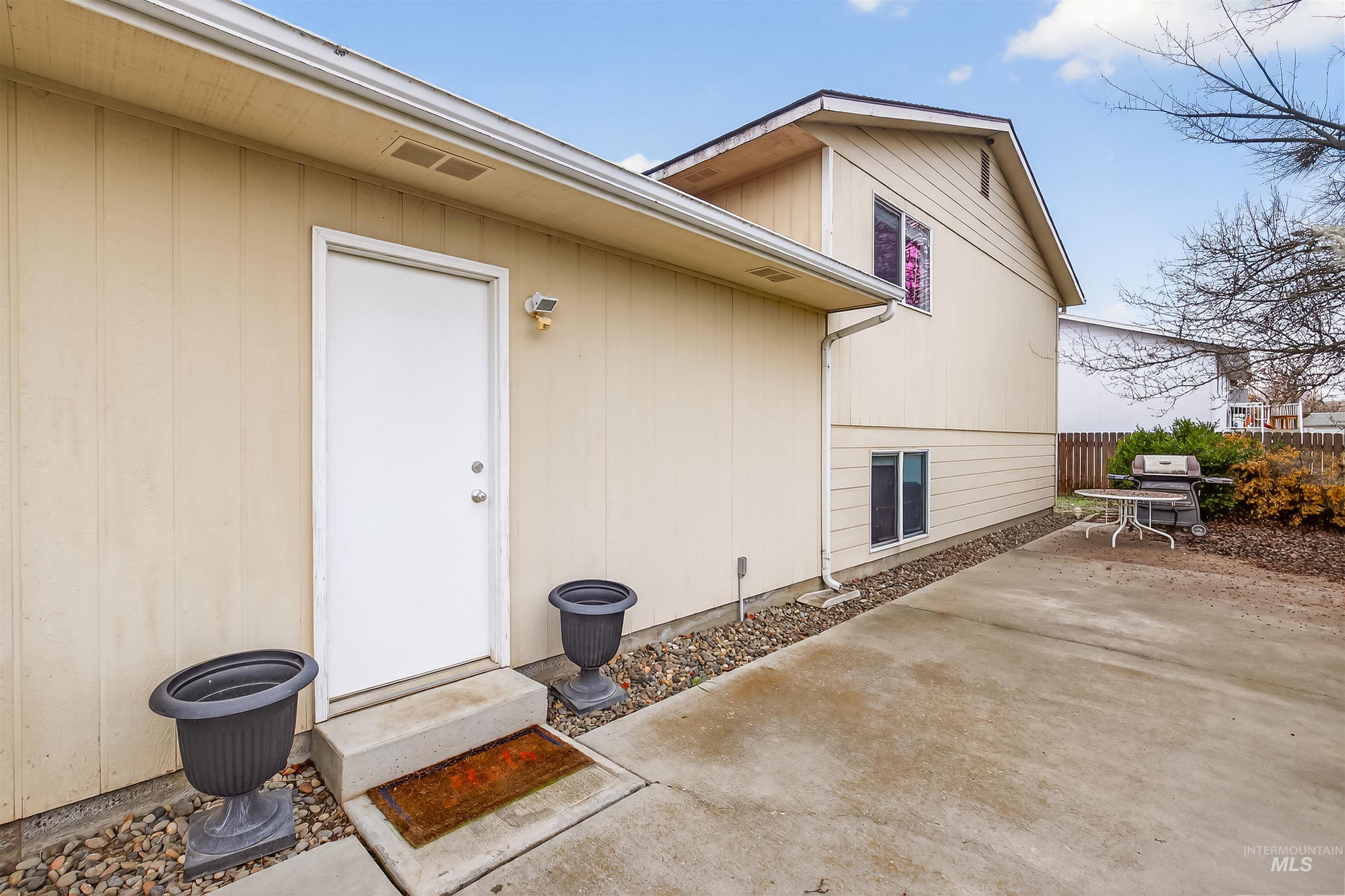 2814 22nd Street, Clarkston, Washington 99403, 4 Bedrooms, 3 Bathrooms, Residential For Sale, Price $442,000,MLS 98972165