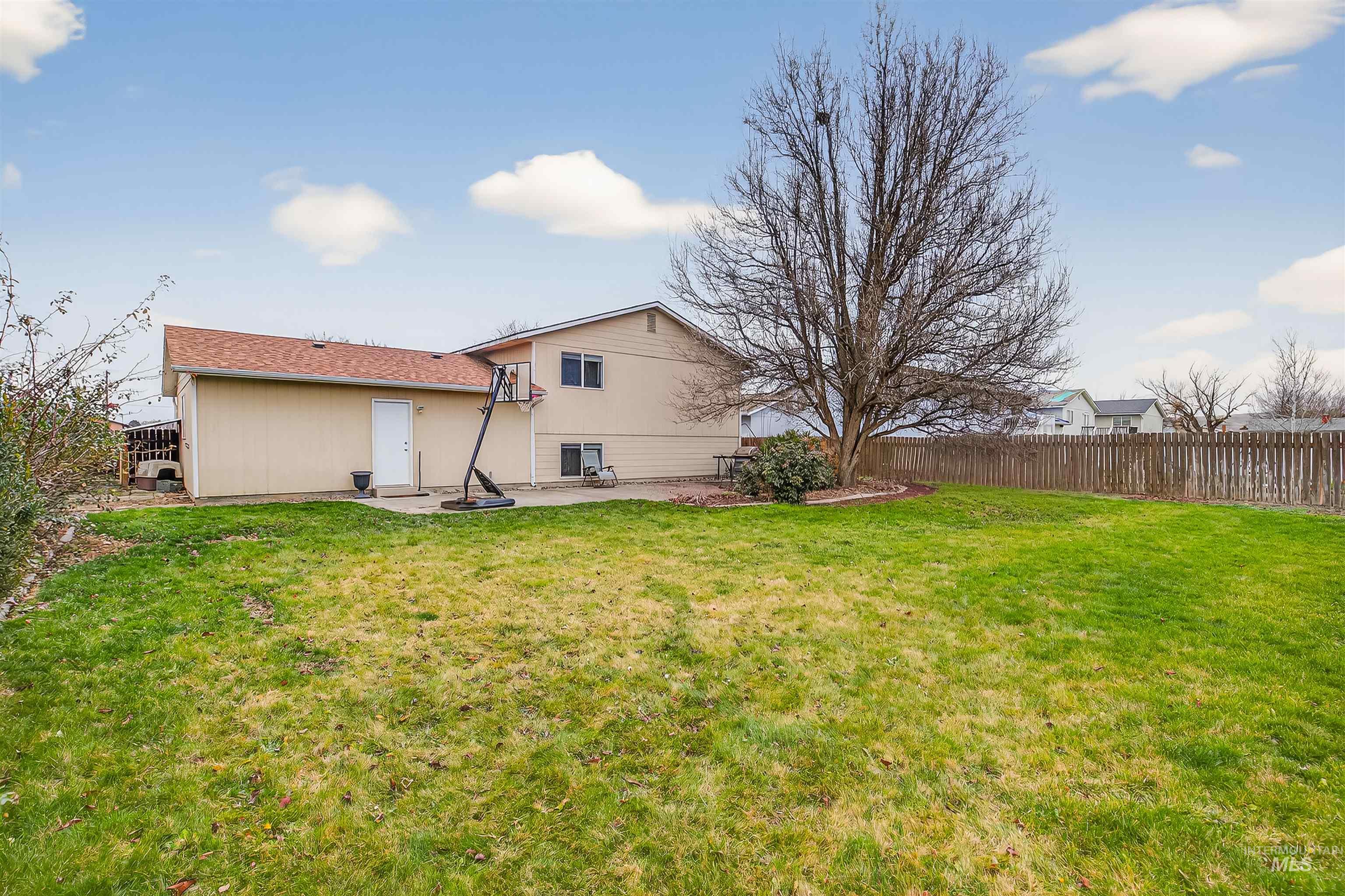 2814 22nd Street, Clarkston, Washington 99403, 4 Bedrooms, 3 Bathrooms, Residential For Sale, Price $439,999,MLS 98972165