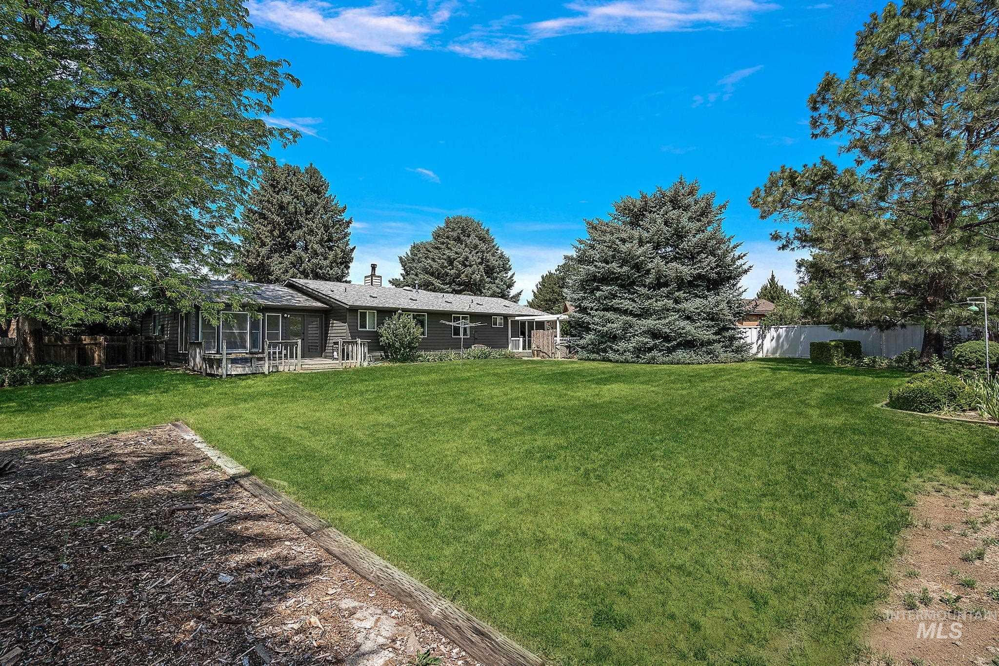 5911 Clark, Nampa, Idaho 83687, 3 Bedrooms, 2 Bathrooms, Residential For Sale, Price $469,000,MLS 98972168