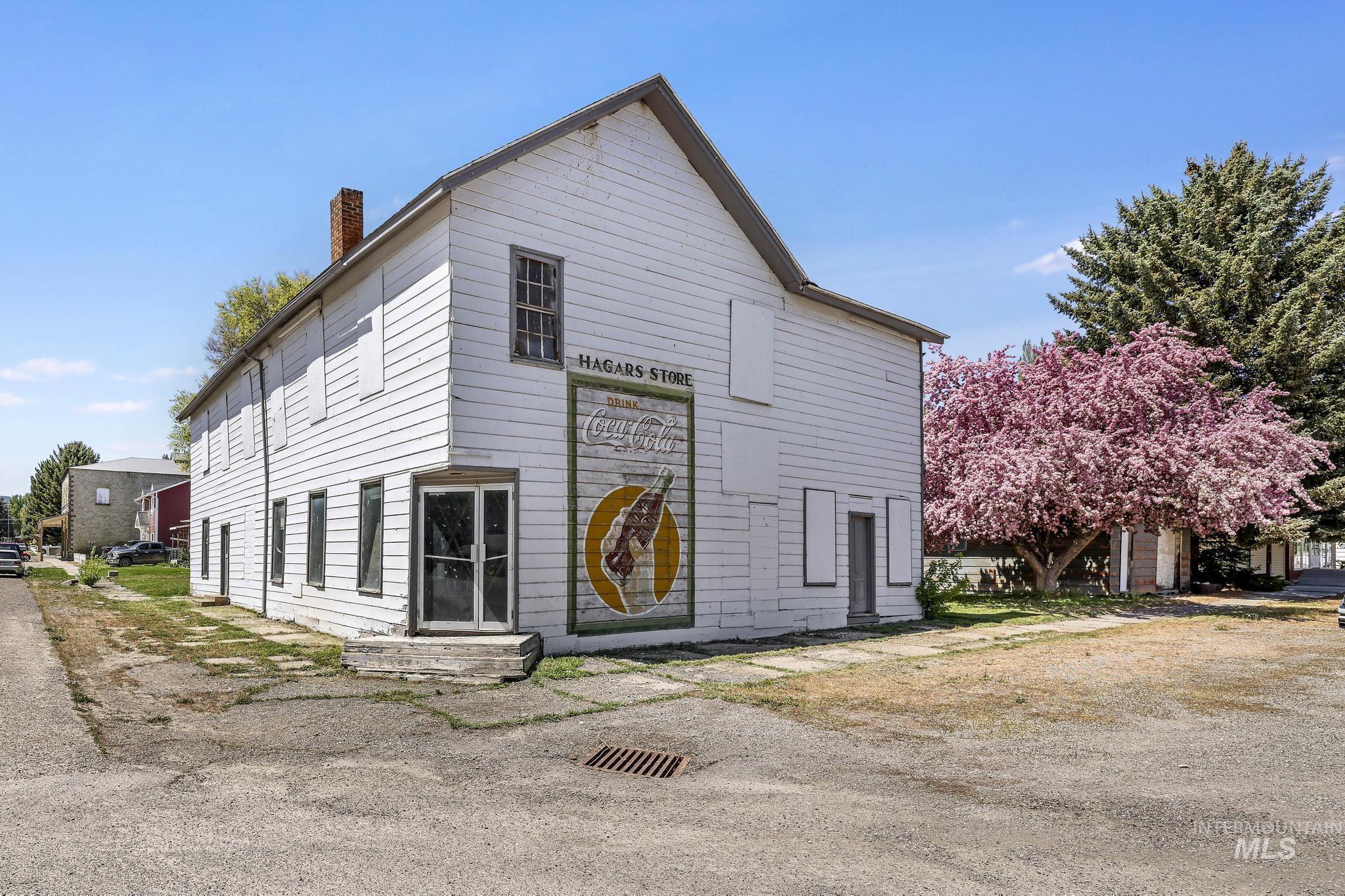 249 Main Street, Albion, Idaho 83311-0000, 2 Bedrooms, 6 Rooms, Business/Commercial For Sale, Price $150,000,MLS 98972170