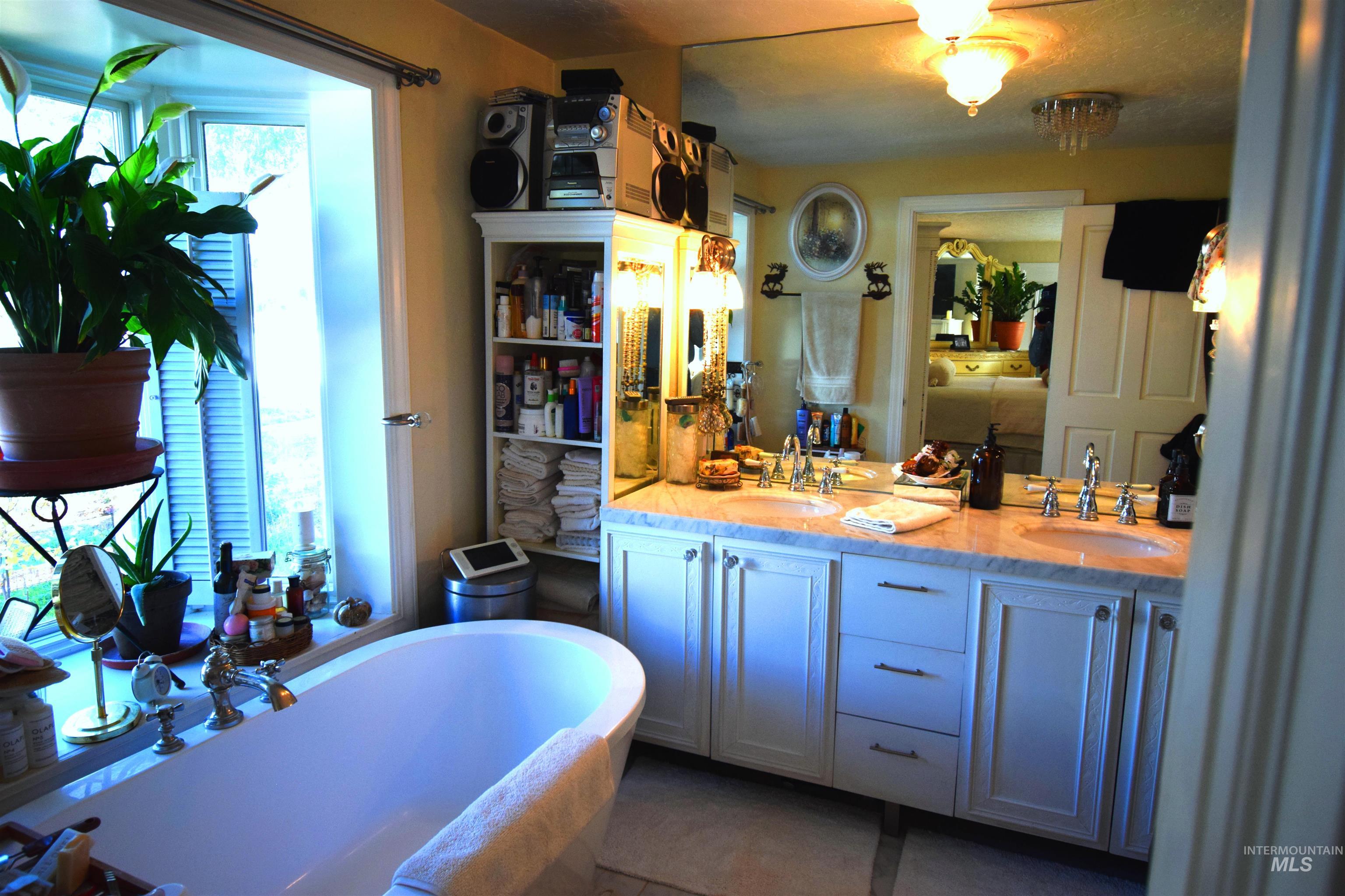 9325 W Wright St, Boise, Idaho 83709, 5 Bedrooms, 3 Bathrooms, Residential For Sale, Price $1,275,000,MLS 98972180