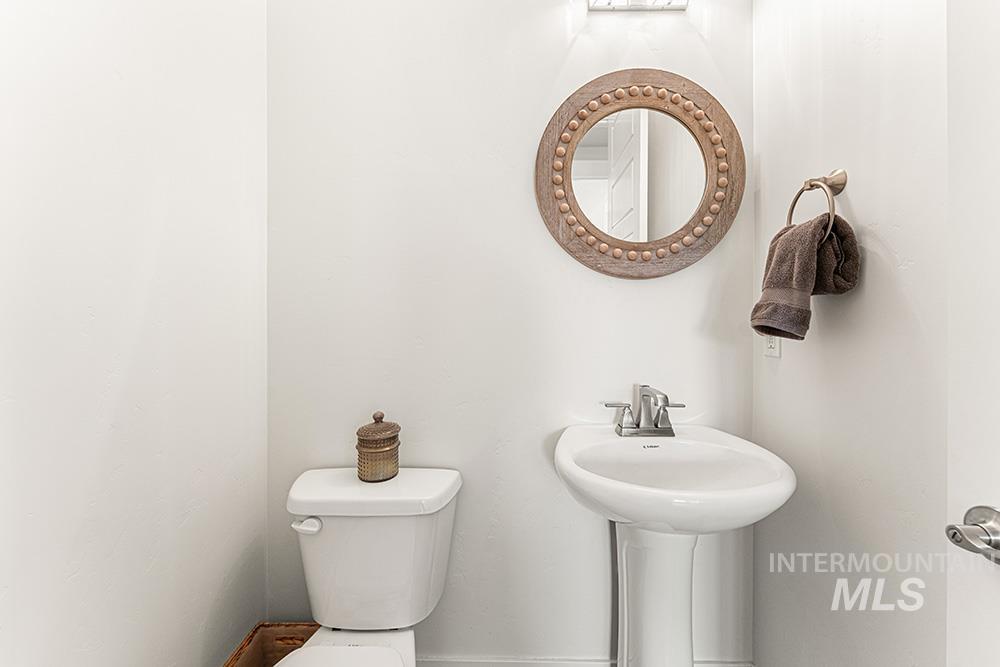 1185 N Seven Golds Pl, Eagle, Idaho 83616, 4 Bedrooms, 2.5 Bathrooms, Residential For Sale, Price $925,000,MLS 98972181