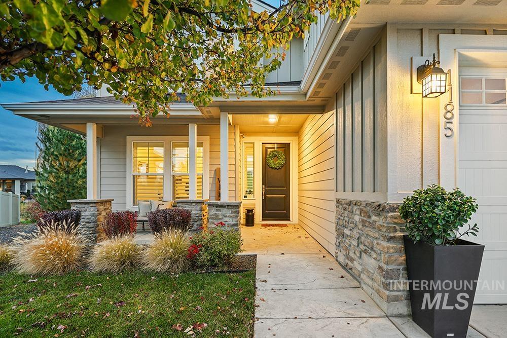 1185 N Seven Golds Pl, Eagle, Idaho 83616, 4 Bedrooms, 2.5 Bathrooms, Residential For Sale, Price $925,000,MLS 98972181