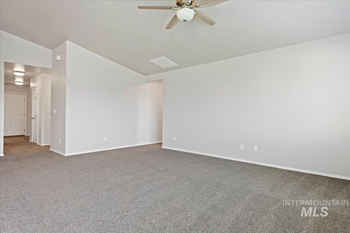 3165 N Saratov Way, Kuna, Idaho 83634-4856, 3 Bedrooms, 2 Bathrooms, Residential For Sale, Price $386,990,MLS 98972187