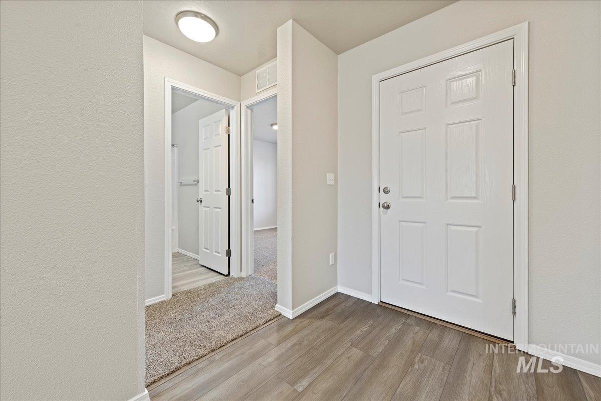 3165 N Saratov Way, Kuna, Idaho 83634-4856, 3 Bedrooms, 2 Bathrooms, Residential For Sale, Price $386,990,MLS 98972187