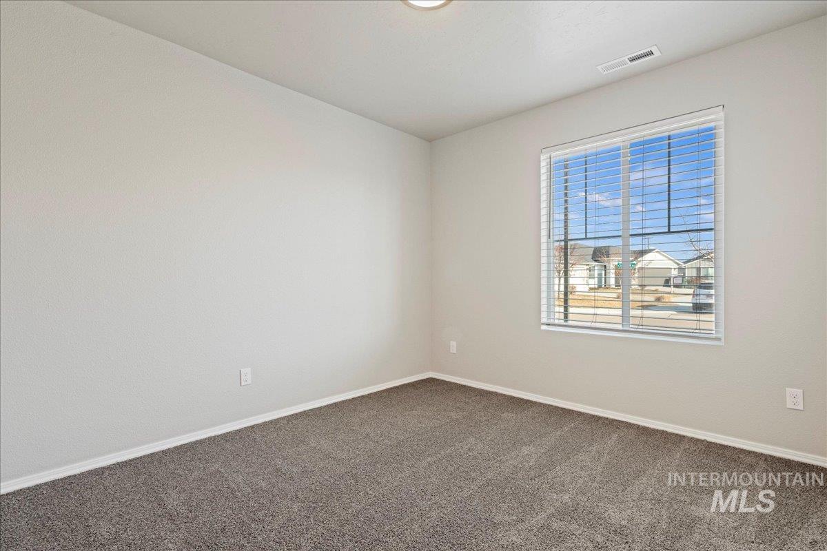 3165 N Saratov Way, Kuna, Idaho 83634-4856, 3 Bedrooms, 2 Bathrooms, Residential For Sale, Price $386,990,MLS 98972187