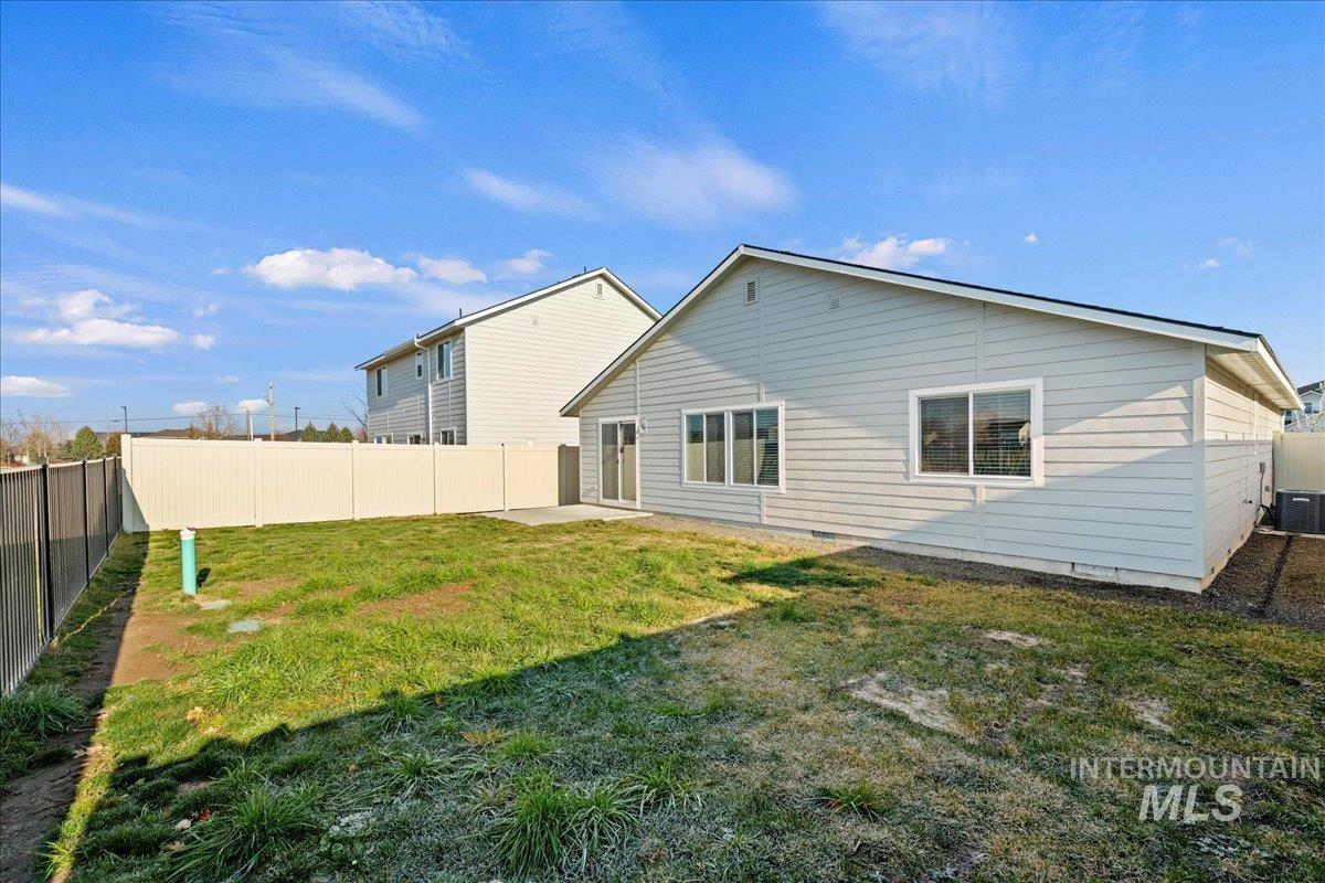 3165 N Saratov Way, Kuna, Idaho 83634-4856, 3 Bedrooms, 2 Bathrooms, Residential For Sale, Price $386,990,MLS 98972187