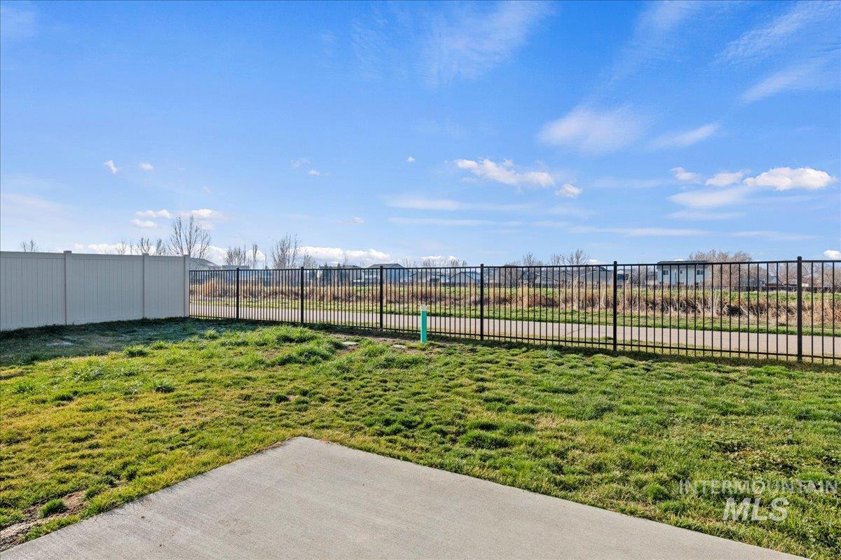 3165 N Saratov Way, Kuna, Idaho 83634-4856, 3 Bedrooms, 2 Bathrooms, Residential For Sale, Price $386,990,MLS 98972187