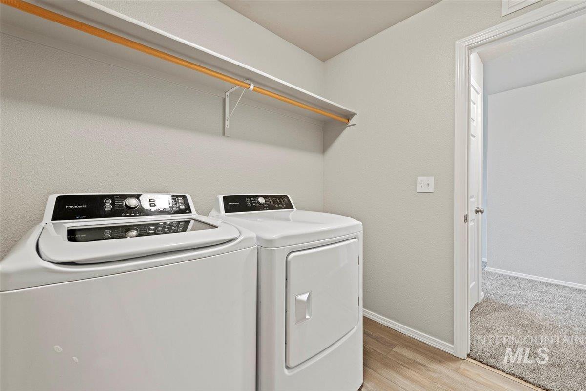 3165 N Saratov Way, Kuna, Idaho 83634-4856, 3 Bedrooms, 2 Bathrooms, Residential For Sale, Price $386,990,MLS 98972187