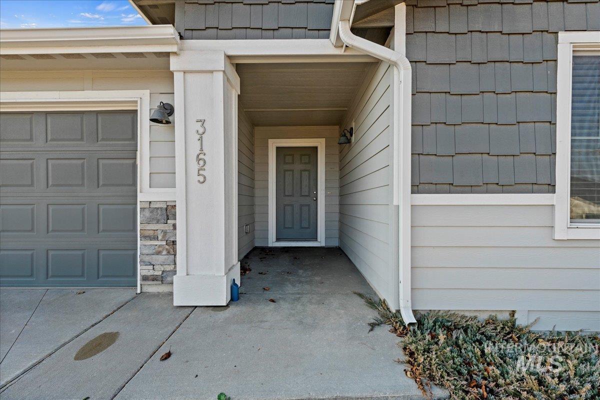 3165 N Saratov Way, Kuna, Idaho 83634-4856, 3 Bedrooms, 2 Bathrooms, Residential For Sale, Price $386,990,MLS 98972187