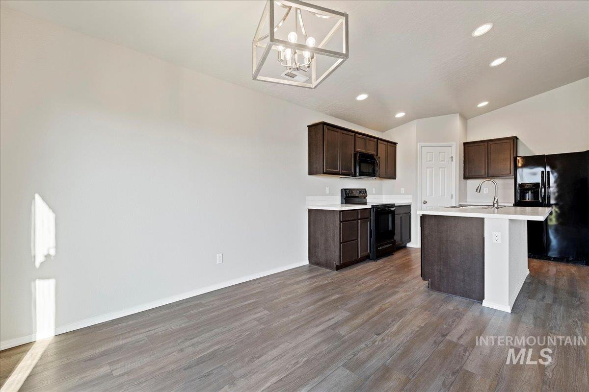 3165 N Saratov Way, Kuna, Idaho 83634-4856, 3 Bedrooms, 2 Bathrooms, Residential For Sale, Price $386,990,MLS 98972187