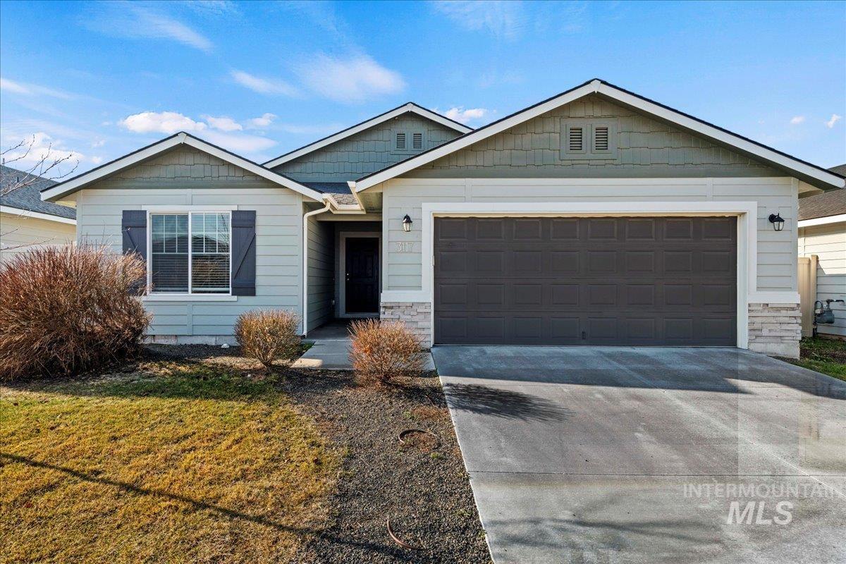 3117 N Saratov Way, Kuna, Idaho 83634-4856, 4 Bedrooms, 2 Bathrooms, Residential For Sale, Price $404,990,MLS 98972188