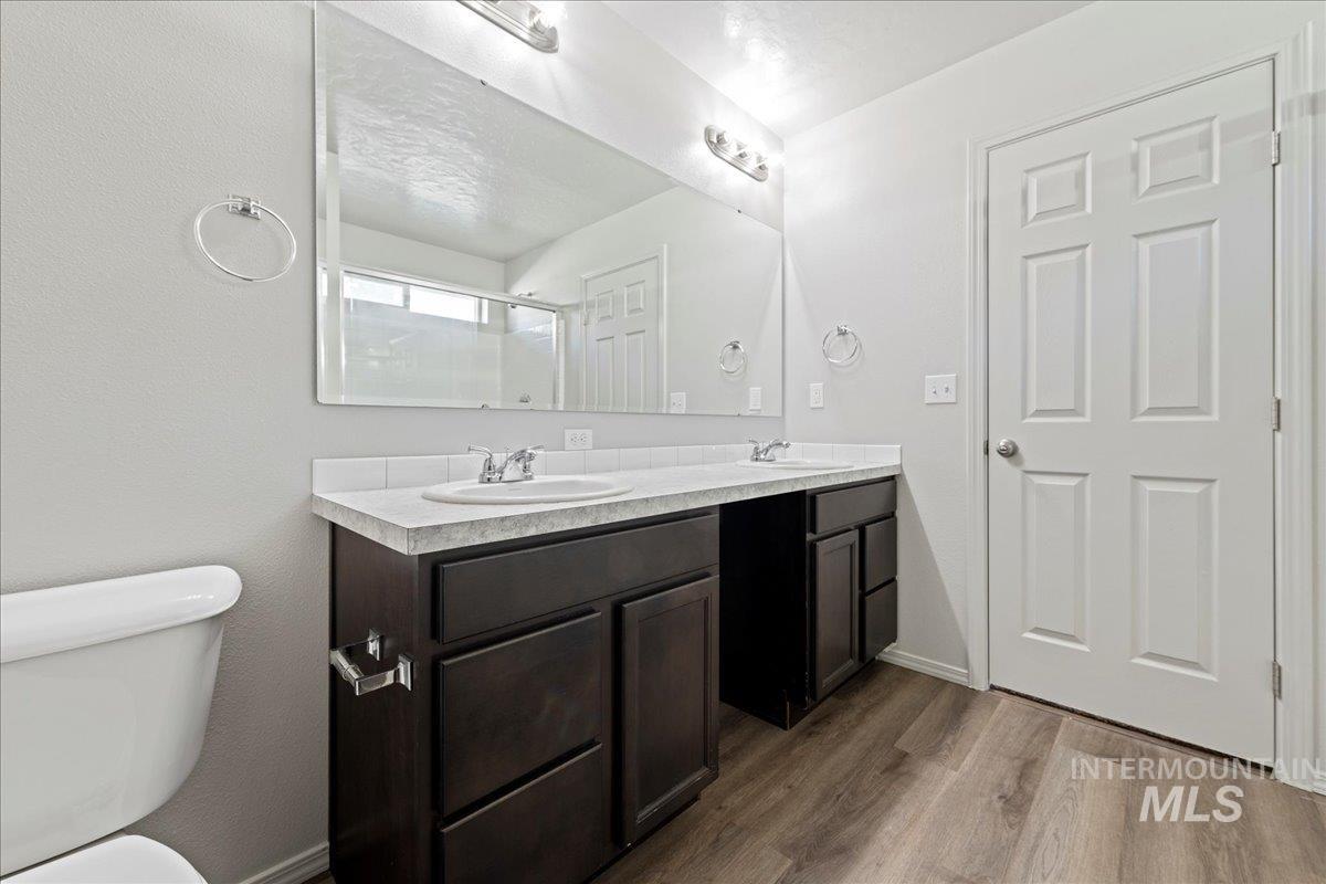 3117 N Saratov Way, Kuna, Idaho 83634-4856, 4 Bedrooms, 2 Bathrooms, Residential For Sale, Price $404,990,MLS 98972188