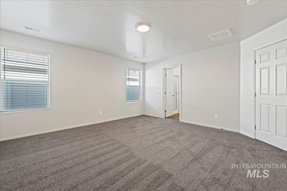 3117 N Saratov Way, Kuna, Idaho 83634-4856, 4 Bedrooms, 2 Bathrooms, Residential For Sale, Price $404,990,MLS 98972188