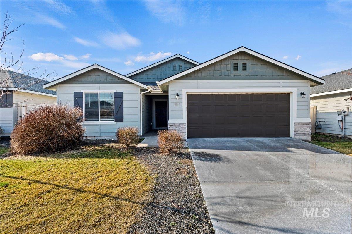 3117 N Saratov Way, Kuna, Idaho 83634-4856, 4 Bedrooms, 2 Bathrooms, Residential For Sale, Price $404,990,MLS 98972188