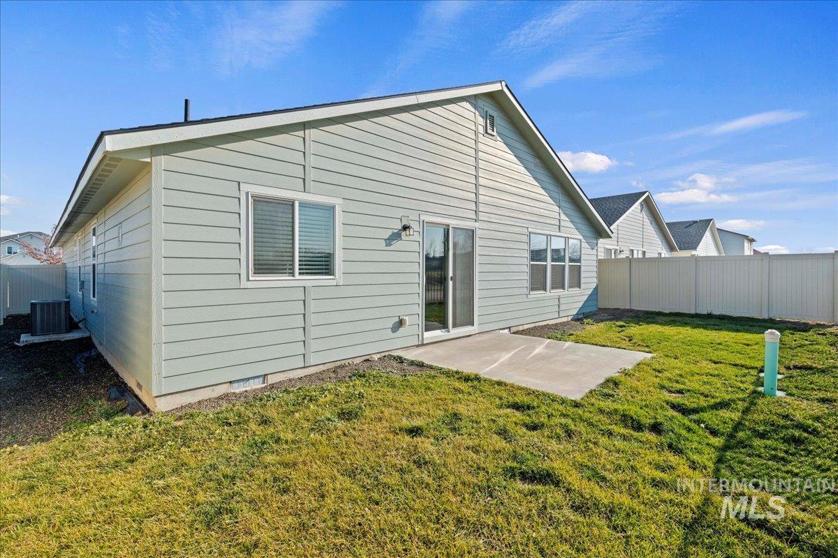 3117 N Saratov Way, Kuna, Idaho 83634-4856, 4 Bedrooms, 2 Bathrooms, Residential For Sale, Price $404,990,MLS 98972188