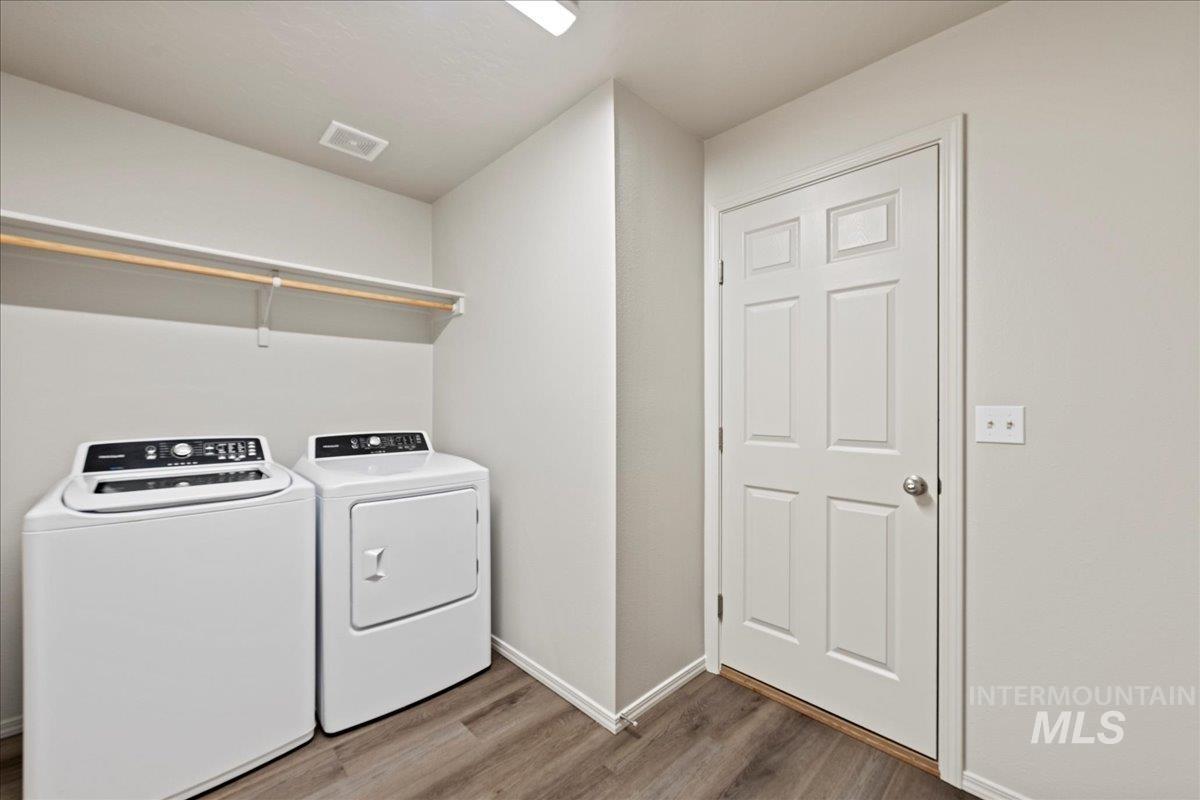 3117 N Saratov Way, Kuna, Idaho 83634-4856, 4 Bedrooms, 2 Bathrooms, Residential For Sale, Price $404,990,MLS 98972188