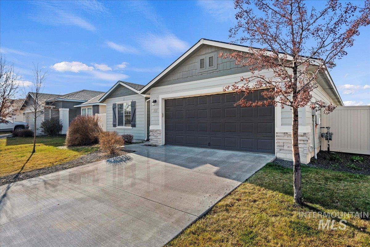 3117 N Saratov Way, Kuna, Idaho 83634-4856, 4 Bedrooms, 2 Bathrooms, Residential For Sale, Price $404,990,MLS 98972188
