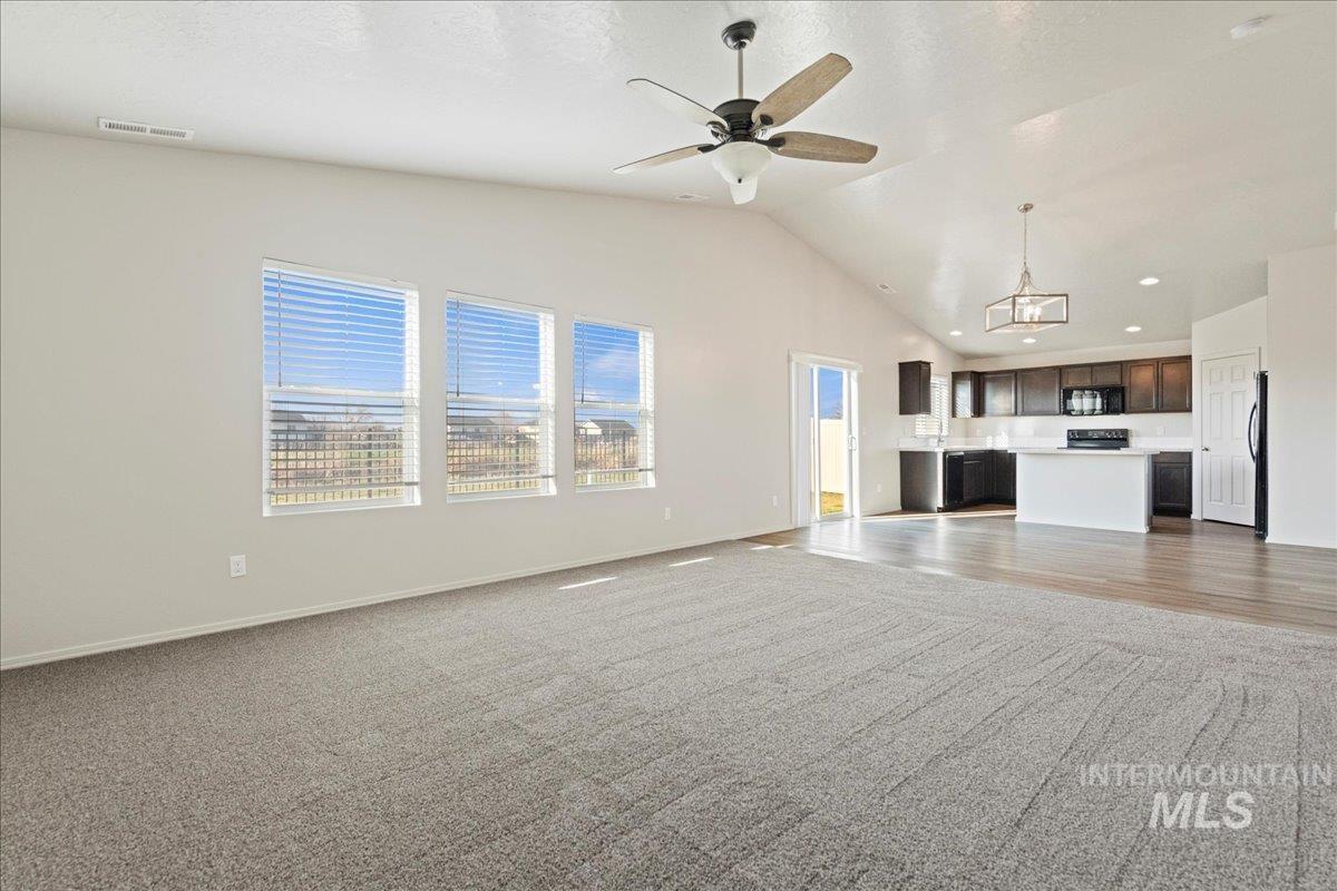 3117 N Saratov Way, Kuna, Idaho 83634-4856, 4 Bedrooms, 2 Bathrooms, Residential For Sale, Price $404,990,MLS 98972188