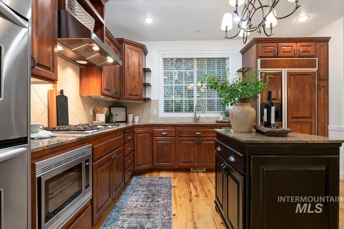 1675 S Lake Crest Way, Eagle, Idaho 83616, 5 Bedrooms, 4.5 Bathrooms, Residential For Sale, Price $1,249,900,MLS 98972192