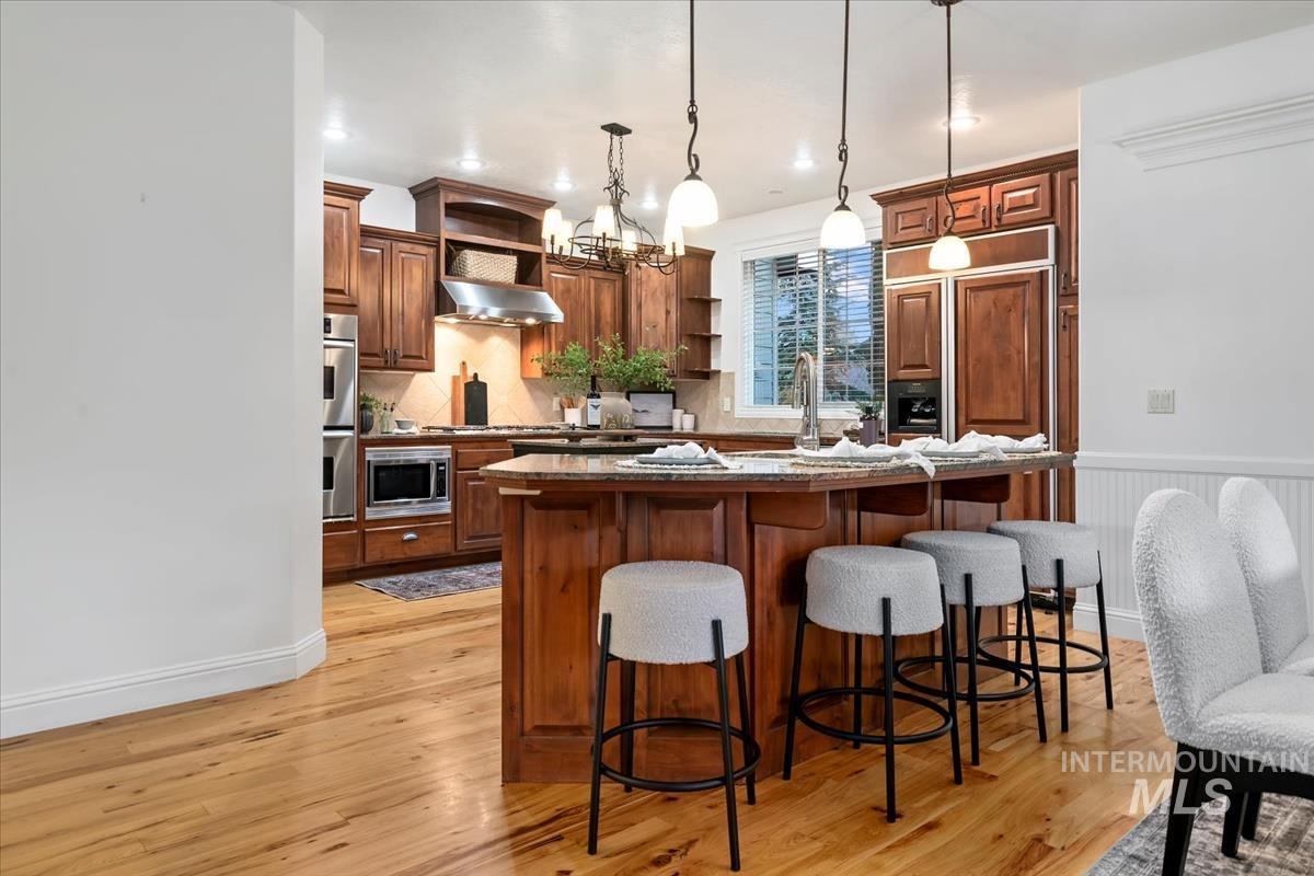 1675 S Lake Crest Way, Eagle, Idaho 83616, 5 Bedrooms, 4.5 Bathrooms, Residential For Sale, Price $1,249,900,MLS 98972192