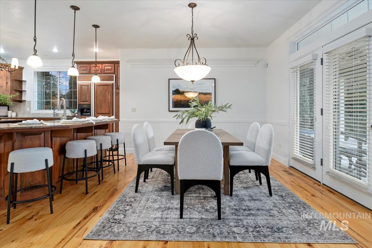 1675 S Lake Crest Way, Eagle, Idaho 83616, 5 Bedrooms, 4.5 Bathrooms, Residential For Sale, Price $1,249,900,MLS 98972192