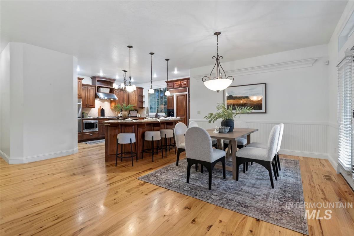 1675 S Lake Crest Way, Eagle, Idaho 83616, 5 Bedrooms, 4.5 Bathrooms, Residential For Sale, Price $1,249,900,MLS 98972192