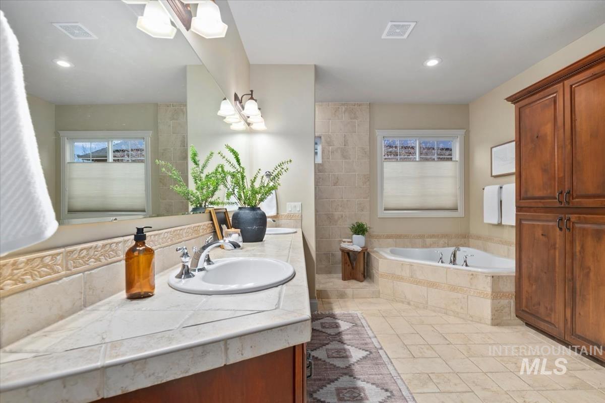 1675 S Lake Crest Way, Eagle, Idaho 83616, 5 Bedrooms, 4.5 Bathrooms, Residential For Sale, Price $1,249,900,MLS 98972192