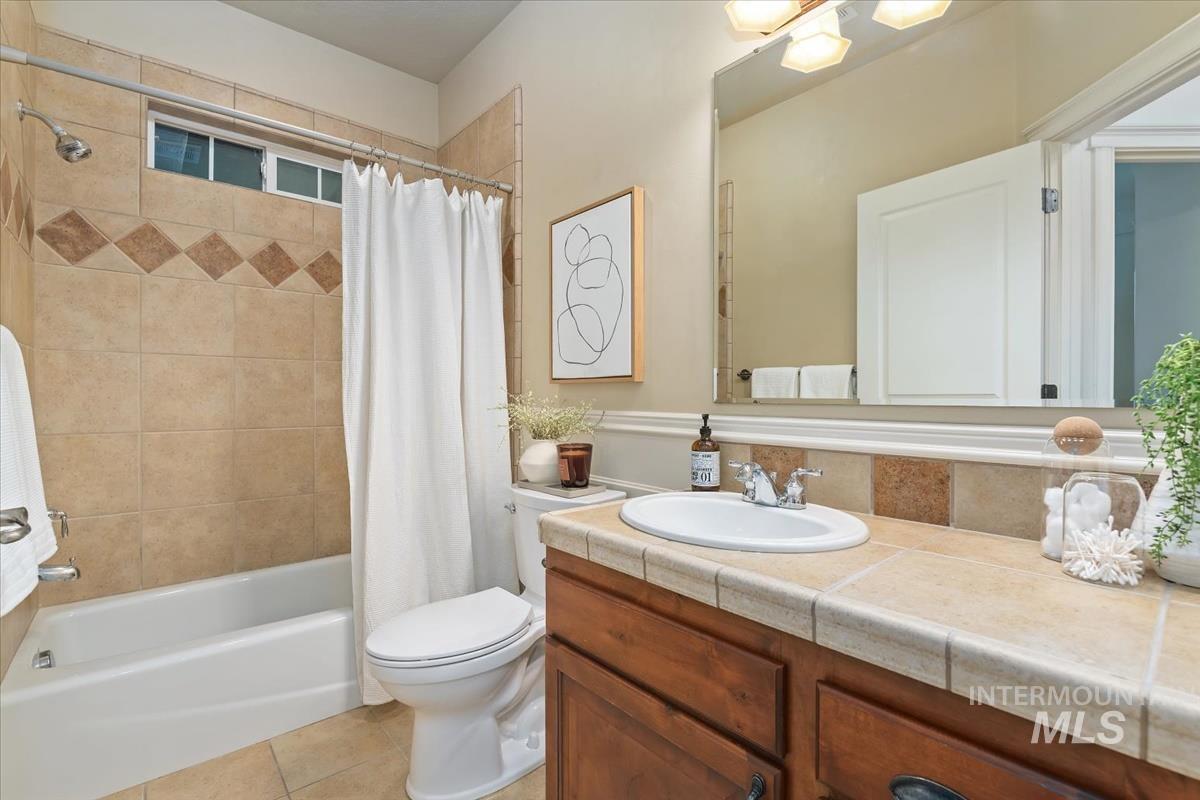 1675 S Lake Crest Way, Eagle, Idaho 83616, 5 Bedrooms, 4.5 Bathrooms, Residential For Sale, Price $1,249,900,MLS 98972192