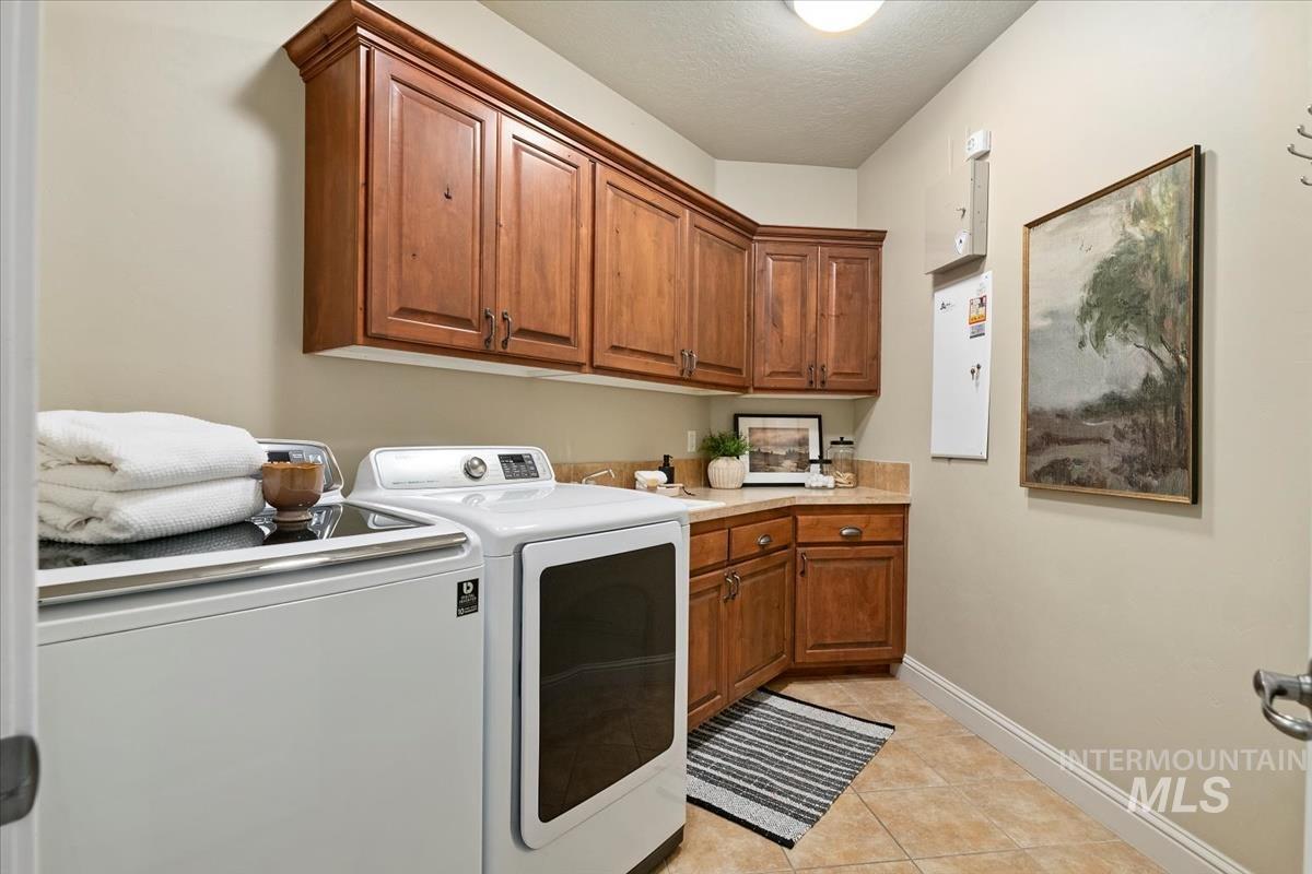 1675 S Lake Crest Way, Eagle, Idaho 83616, 5 Bedrooms, 4.5 Bathrooms, Residential For Sale, Price $1,249,900,MLS 98972192