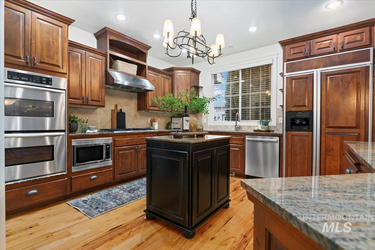 1675 S Lake Crest Way, Eagle, Idaho 83616, 5 Bedrooms, 4.5 Bathrooms, Residential For Sale, Price $1,249,900,MLS 98972192